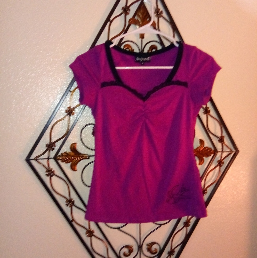 Rock Steady top with embroidered Sparrow